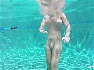 huge-boobed blondes Alix and Cherie go skinny dipping